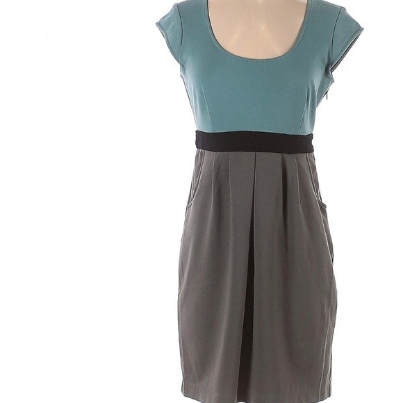 Old Navy color block dress with pockets size medium - Picture 2 of 6